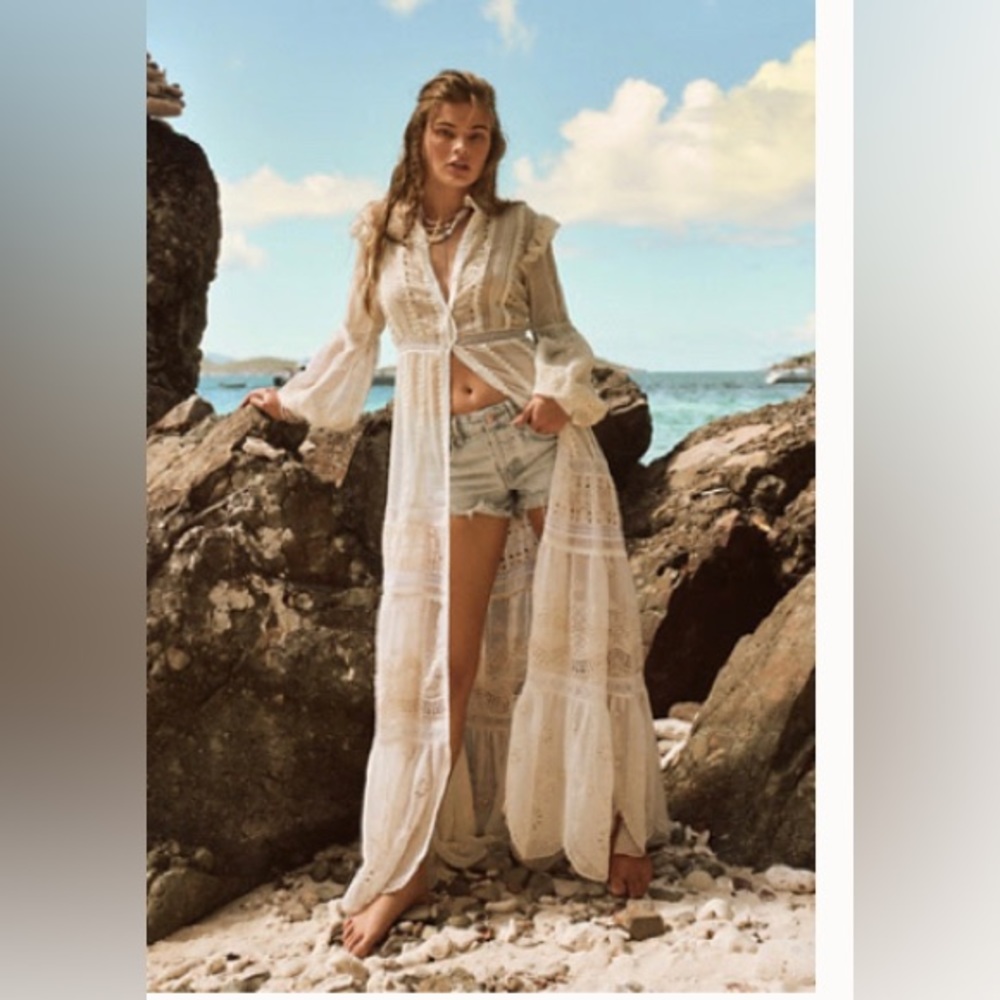 Free People Good Times Relaxed Shorts
Size:  28